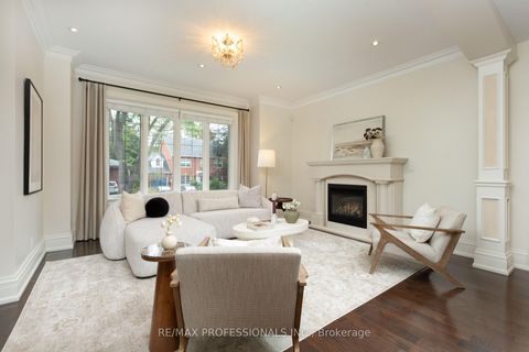 Photo 2 at 18 Hillcroft Drive, City Centre West, Toronto