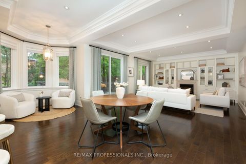 Photo 11 at 18 Hillcroft Drive, City Centre West, Toronto