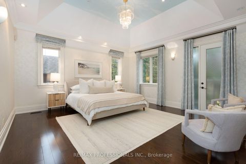 Photo 19 at 18 Hillcroft Drive, City Centre West, Toronto
