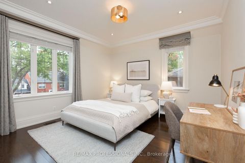 Photo 24 at 18 Hillcroft Drive, City Centre West, Toronto