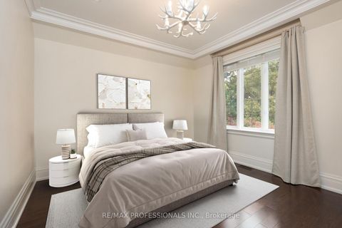 Photo 26 at 18 Hillcroft Drive, City Centre West, Toronto