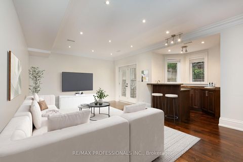 Photo 32 at 18 Hillcroft Drive, City Centre West, Toronto