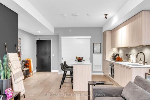 Photo 10 at 306 - 501 Adelaide Street W, Waterfront Communities C1, Toronto