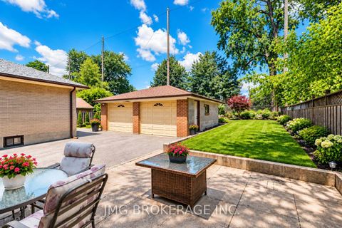 Photo 2 at 53 Foxrun Avenue, CFB, Toronto