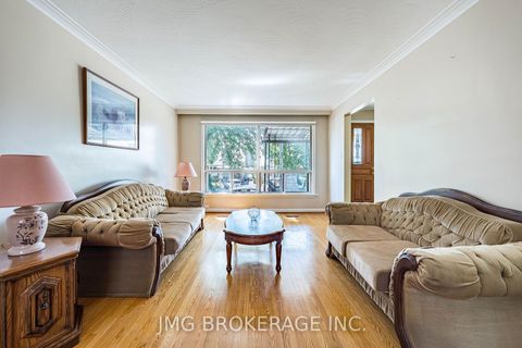 Photo 5 at 53 Foxrun Avenue, CFB, Toronto