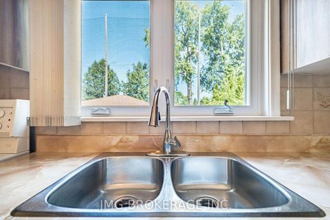 Photo 8 at 53 Foxrun Avenue, CFB, Toronto