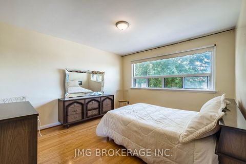 Photo 9 at 53 Foxrun Avenue, CFB, Toronto