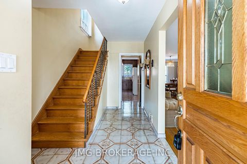 Photo 10 at 53 Foxrun Avenue, CFB, Toronto