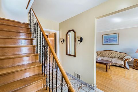 Photo 11 at 53 Foxrun Avenue, CFB, Toronto
