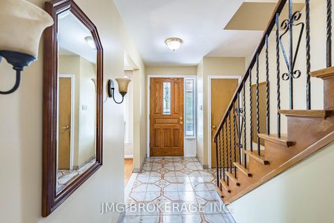 Photo 12 at 53 Foxrun Avenue, CFB, Toronto