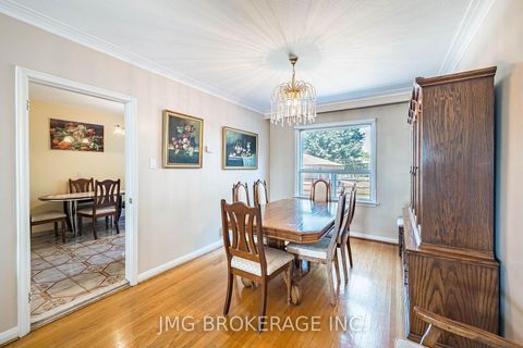 Photo 13 at 53 Foxrun Avenue, CFB, Toronto