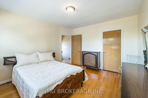 Photo 18 at 53 Foxrun Avenue, CFB, Toronto