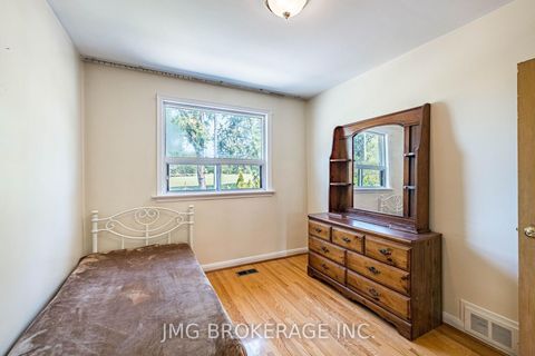Photo 19 at 53 Foxrun Avenue, CFB, Toronto