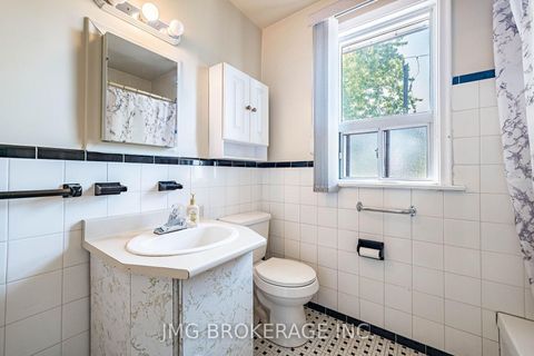 Photo 20 at 53 Foxrun Avenue, CFB, Toronto
