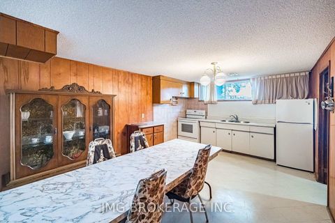 Photo 26 at 53 Foxrun Avenue, CFB, Toronto