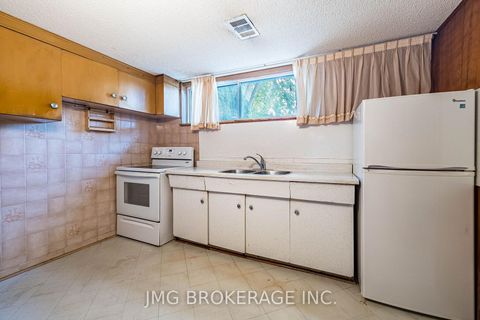 Photo 27 at 53 Foxrun Avenue, CFB, Toronto
