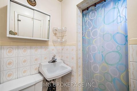 Photo 30 at 53 Foxrun Avenue, CFB, Toronto
