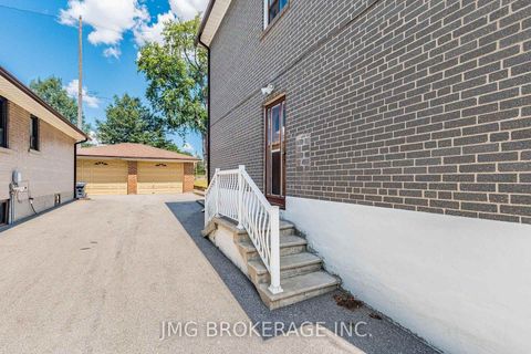 Photo 31 at 53 Foxrun Avenue, CFB, Toronto