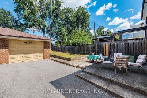 Photo 32 at 53 Foxrun Avenue, CFB, Toronto