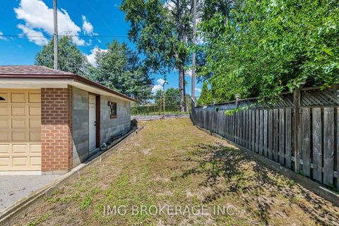 Photo 33 at 53 Foxrun Avenue, CFB, Toronto