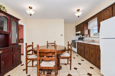 Photo 2 at 428 Maple Leaf Drive, Maple Leaf, Toronto