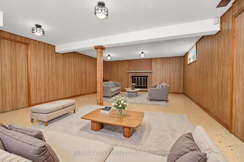 Photo 6 at 428 Maple Leaf Drive, Maple Leaf, Toronto