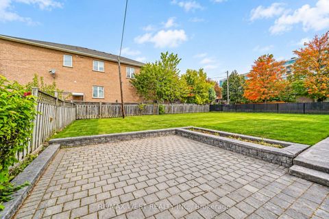 Photo 9 at 428 Maple Leaf Drive, Maple Leaf, Toronto