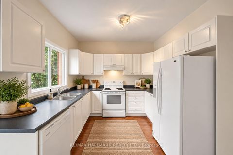 Photo 7 at 10 Driftwood Court, Oak Ridges, Richmond Hill