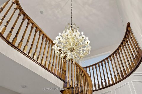 Photo 8 at 10 Driftwood Court, Oak Ridges, Richmond Hill