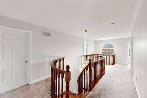 Photo 9 at 10 Driftwood Court, Oak Ridges, Richmond Hill