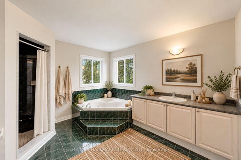 Photo 12 at 10 Driftwood Court, Oak Ridges, Richmond Hill