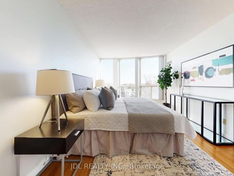 Photo 13 at 906 - 260 Doris Avenue, Willowdale East, Toronto