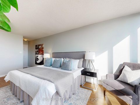 Photo 14 at 906 - 260 Doris Avenue, Willowdale East, Toronto