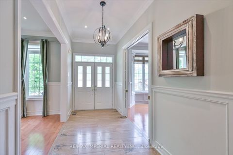 Photo 1 at 11 Candlelight Drive, Jefferson, Richmond Hill