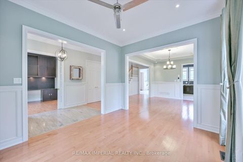 Photo 5 at 11 Candlelight Drive, Jefferson, Richmond Hill