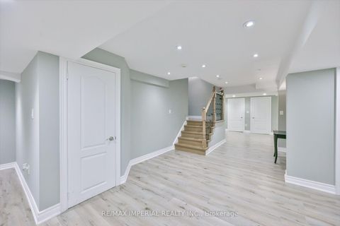 Photo 38 at 11 Candlelight Drive, Jefferson, Richmond Hill