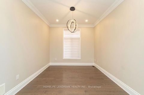 Photo 3 at 15 Little Celeste Court, Patterson, Vaughan