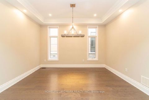 Photo 5 at 15 Little Celeste Court, Patterson, Vaughan