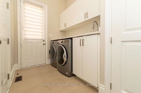 Photo 12 at 15 Little Celeste Court, Patterson, Vaughan
