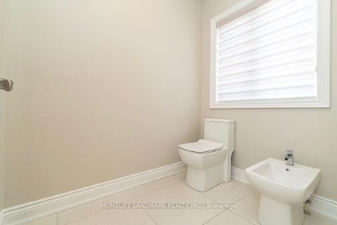 Photo 17 at 15 Little Celeste Court, Patterson, Vaughan