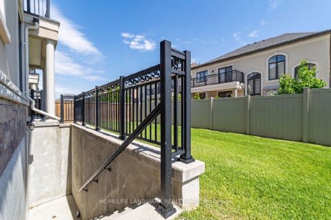 Photo 30 at 15 Little Celeste Court, Patterson, Vaughan