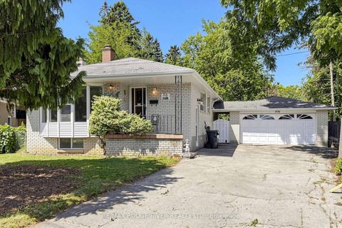 Photo 2 at 38 Lombardy Crescent, Kennedy Park, Toronto