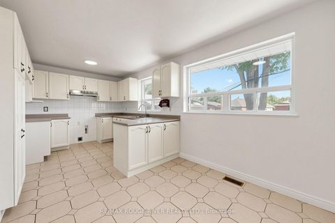 Photo 7 at 38 Lombardy Crescent, Kennedy Park, Toronto
