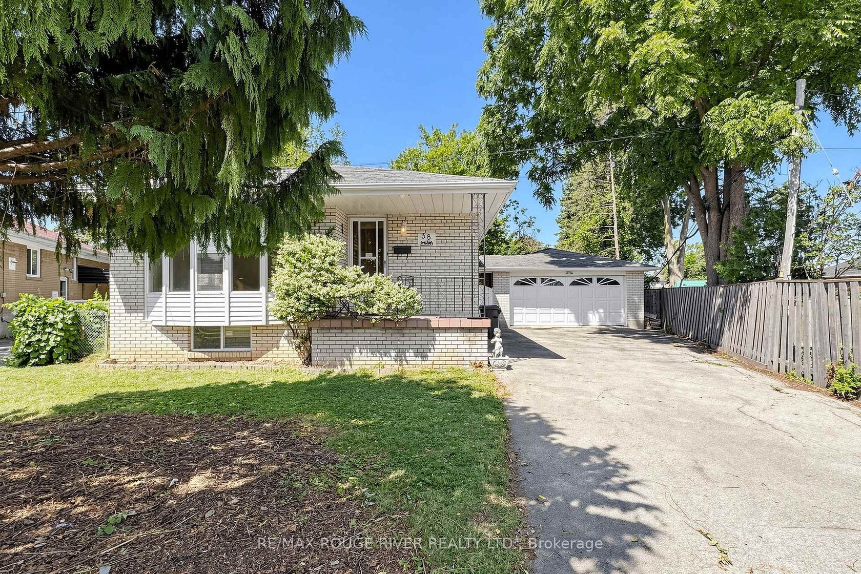 38 Lombardy Crescent, Kennedy Park, Toronto 