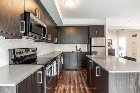 Photo 10 at 204 - 5101 Dundas Street W, Etobicoke West Mall, Toronto