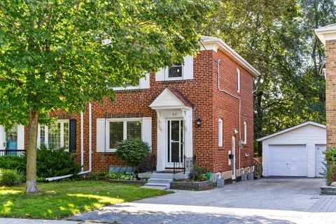 Photo 2 at 63 Thursfield Crescent, Leaside, Toronto