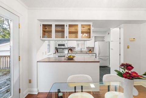 Photo 11 at 63 Thursfield Crescent, Leaside, Toronto