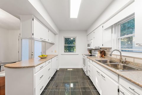Photo 14 at 63 Thursfield Crescent, Leaside, Toronto