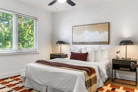 Photo 17 at 63 Thursfield Crescent, Leaside, Toronto