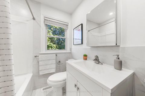 Photo 19 at 63 Thursfield Crescent, Leaside, Toronto
